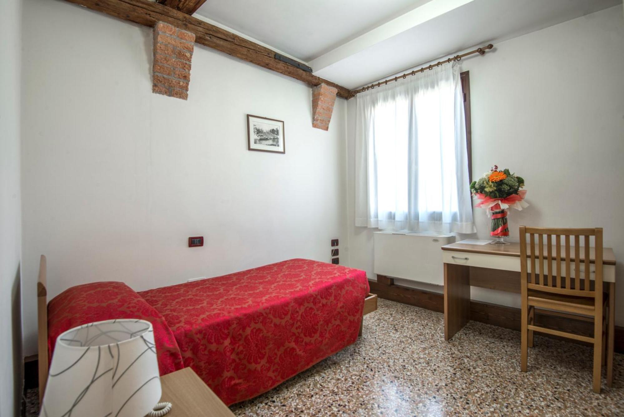 Single Room,1215990541:JPEG
